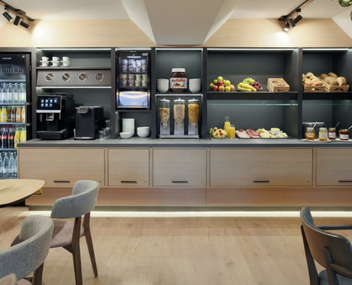 Frühstücksbuffet mit verschiedenen Optionen